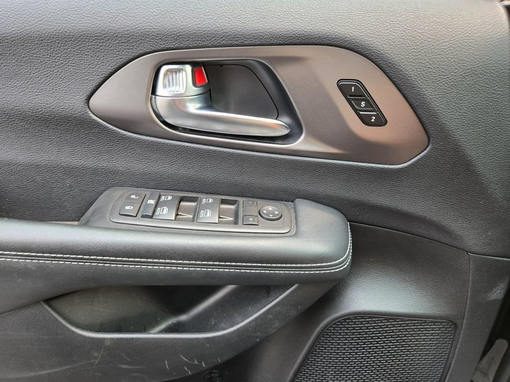 Used 2025 Chrysler Pacifica Select FWD image 22