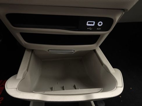 Used 2020 Chrysler Pacifica Touring-L FWD image 37