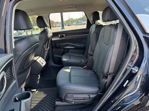 Used 2023 Kia Sorento EX image 13