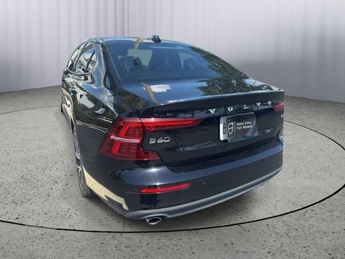 Used 2020 Volvo S60 T5 Momentum FWD image 4