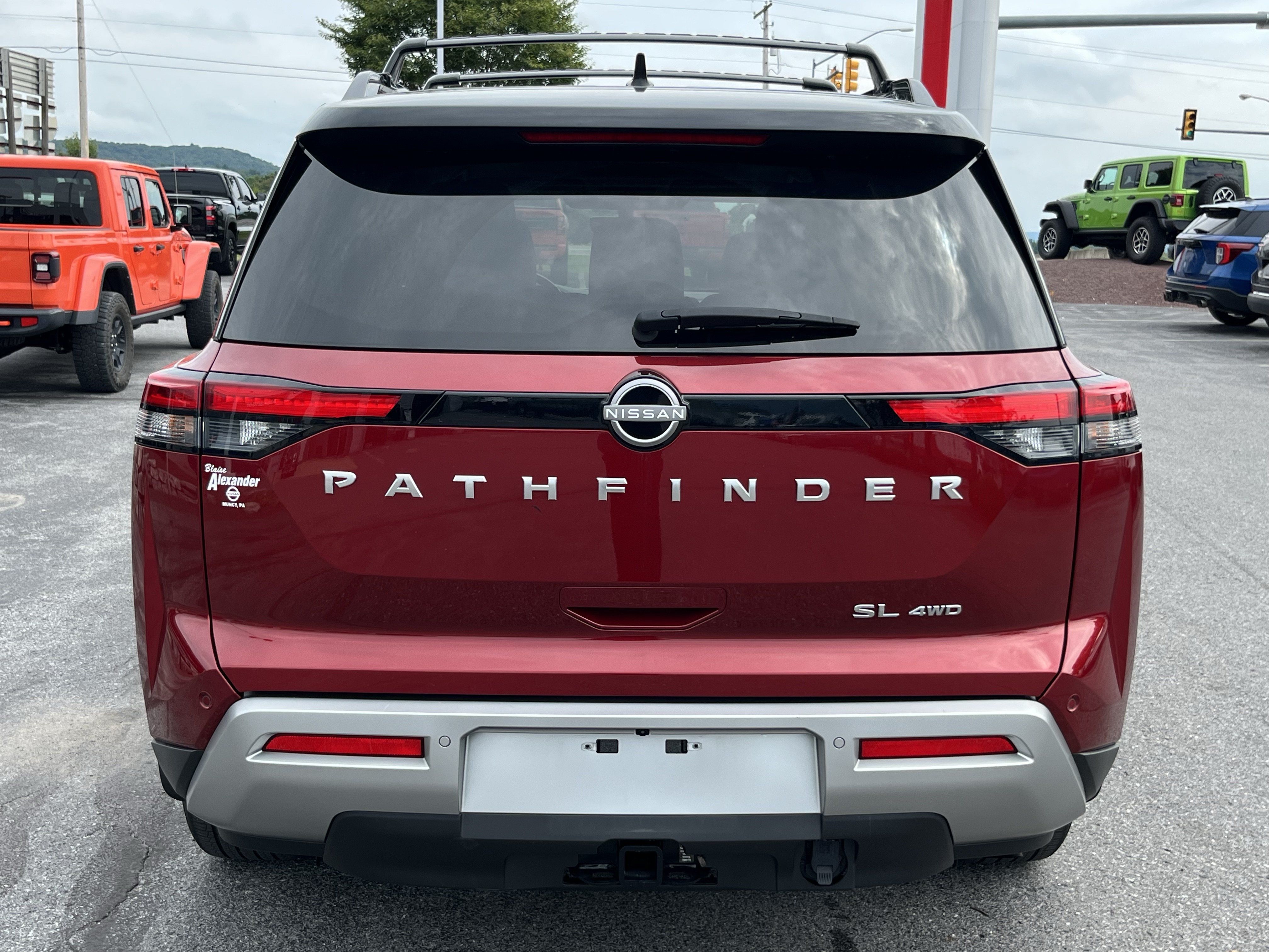 Used 2024 Nissan Pathfinder SL w/ SL Premium Package AWD/4WD image 6