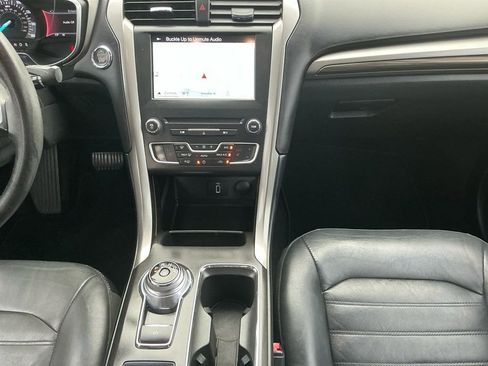 Used 2017 Ford Fusion SE w/ Fusion SE Technology Package image 20