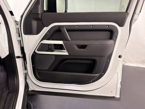 Used 2023 Land Rover Defender 110 S image 33