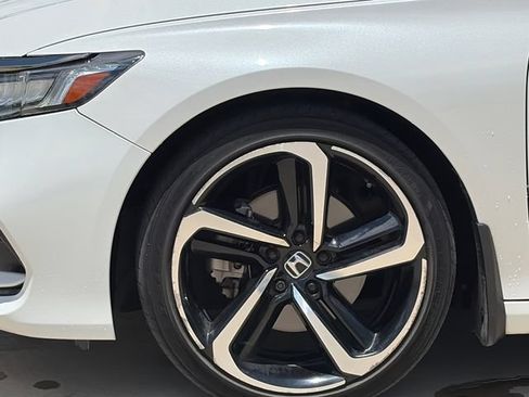 Used 2018 Honda Accord Sport image 5