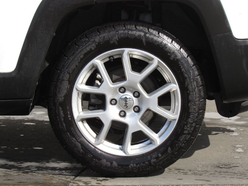 Used 2023 Jeep Renegade Latitude AWD/4WD image 10
