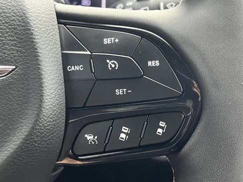 Used 2023 Chrysler Pacifica Touring-L w/ Uconnect Theater Family Group image 32