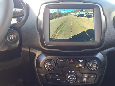 Used 2022 Jeep Renegade Latitude image 12