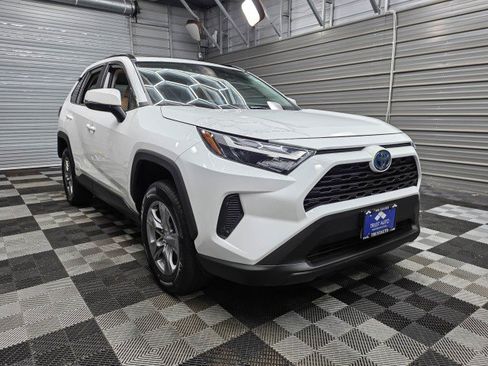 Used 2022 Toyota RAV4 XLE w/ Convenience Package AWD/4WD image 5