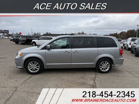 Used 2020 Dodge Grand Caravan SXT image 7