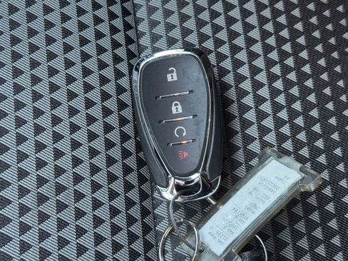 Used 2025 Chevrolet Trax LT w/ LT Convenience Package image 24