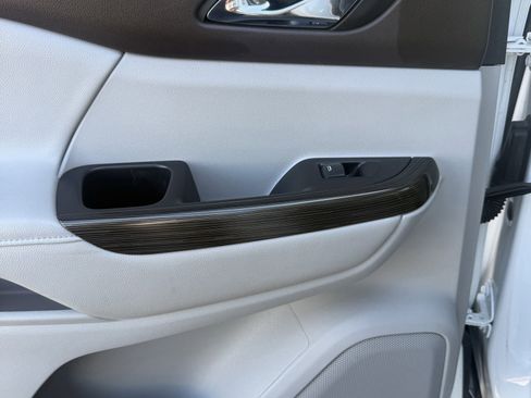 Used 2019 GMC Acadia SLT image 13