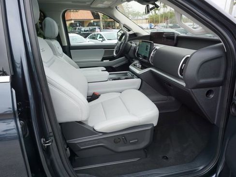 Used 2025 Ford Expedition Platinum w/ Driver's Package image 3