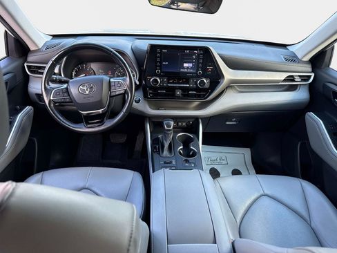 Used 2021 Toyota Highlander XLE image 16