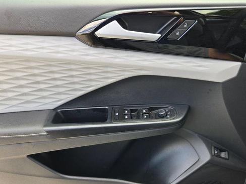 Certified 2024 Volkswagen Taos S FWD image 26