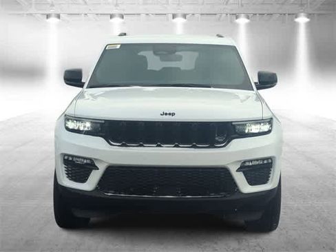 New 2025 Jeep Grand Cherokee Limited image 3