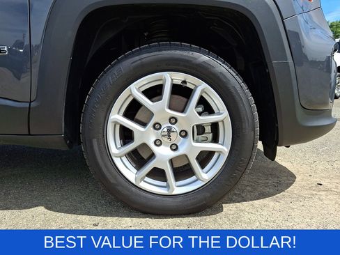 Used 2022 Jeep Renegade Latitude AWD/4WD image 9
