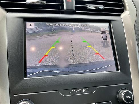 Used 2019 Ford Fusion SE FWD image 26