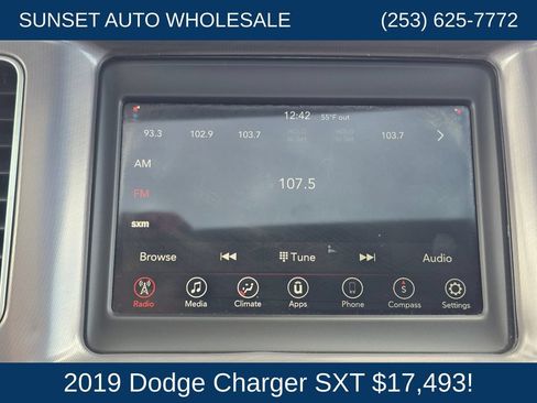 Used 2019 Dodge Charger SXT RWD image 34