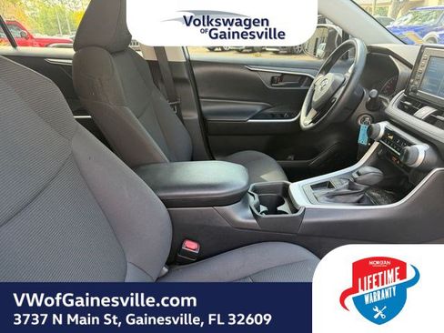 Used 2021 Toyota RAV4 LE FWD image 9