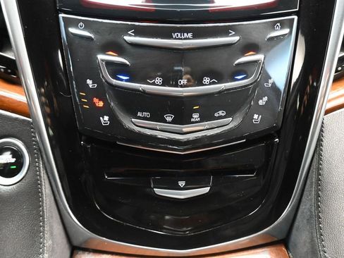 Used 2017 Cadillac Escalade ESV Luxury image 23
