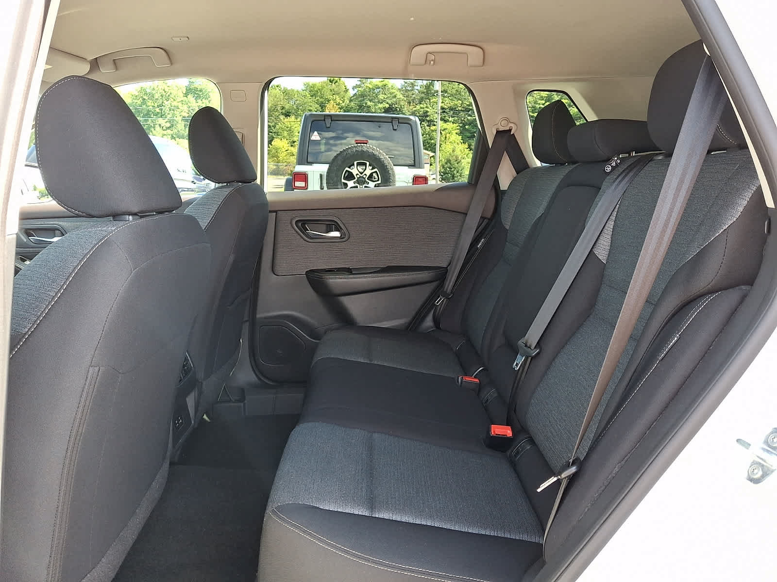 Used 2023 Nissan Rogue SV AWD/4WD image 11