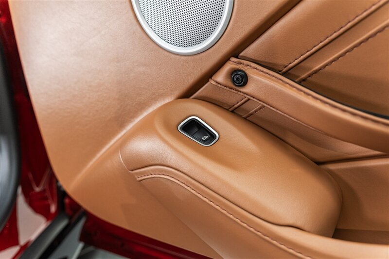Used 2020 Aston Martin V8 Vantage Coupe RWD image 57
