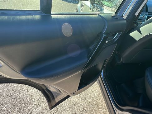 Used 2013 Land Rover LR2 image 24