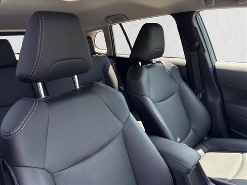 Certified 2026 Toyota Corolla Cross XLE FWD image 28