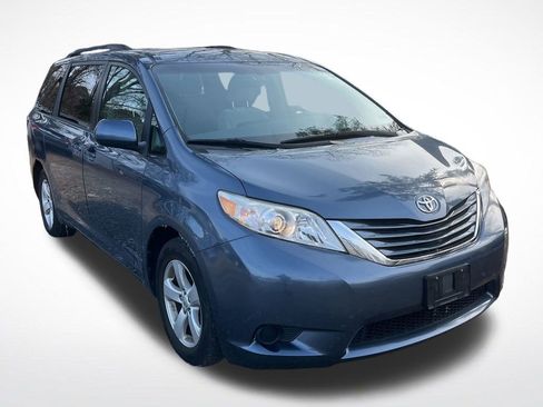 Used 2017 Toyota Sienna LE image 5