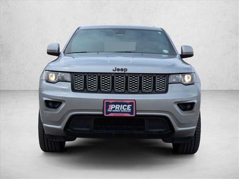 Used 2021 Jeep Grand Cherokee Laredo X image 2