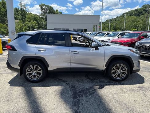 Used 2022 Toyota RAV4 XLE Premium AWD/4WD image 6
