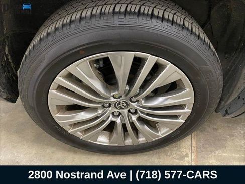 Certified 2023 Toyota Venza XLE AWD/4WD image 14