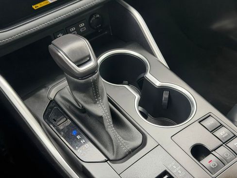 Used 2023 Toyota Highlander XLE image 25