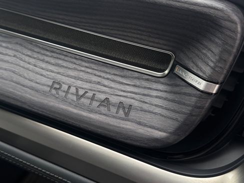 Used 2024 Rivian R1S Launch Edition image 31