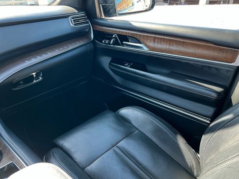 Used 2023 Jeep Grand Wagoneer L Series II image 10