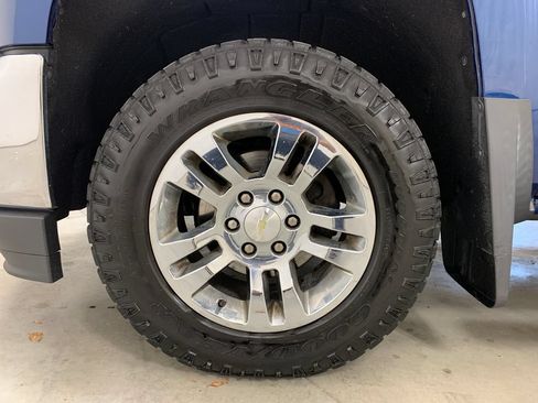 Used 2017 Chevrolet Silverado 1500 LT w/ All Star Edition AWD/4WD image 2