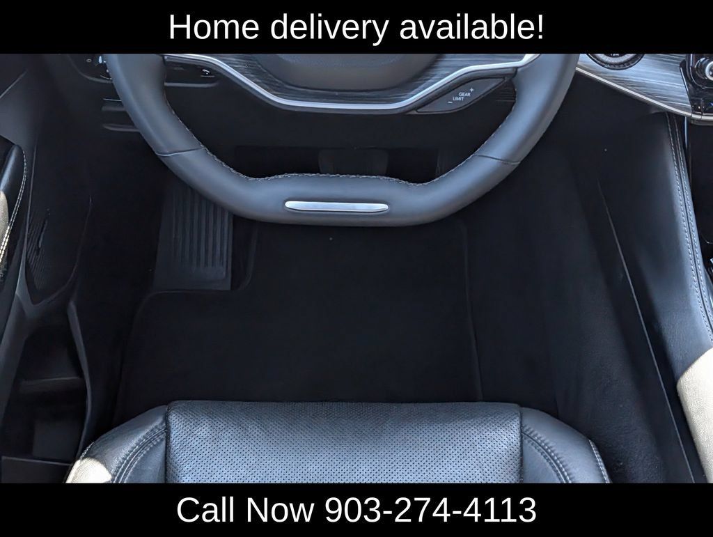 Used 2024 Jeep Wagoneer L Series II w/ Flexible Seating Group AWD/4WD image 11