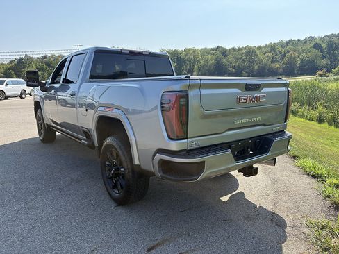 Used 2024 GMC Sierra 2500 AT4 w/ AT4 Preferred Package AWD/4WD image 3