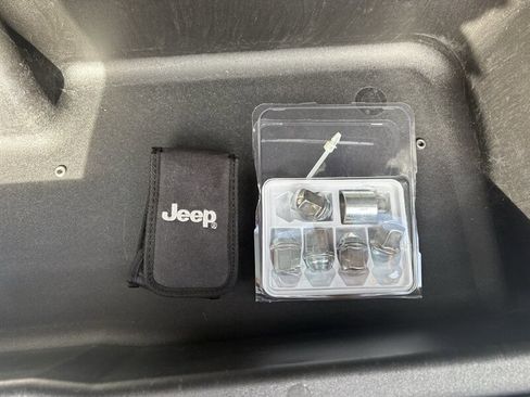 Used 2023 Jeep Wrangler Unlimited Sahara image 32