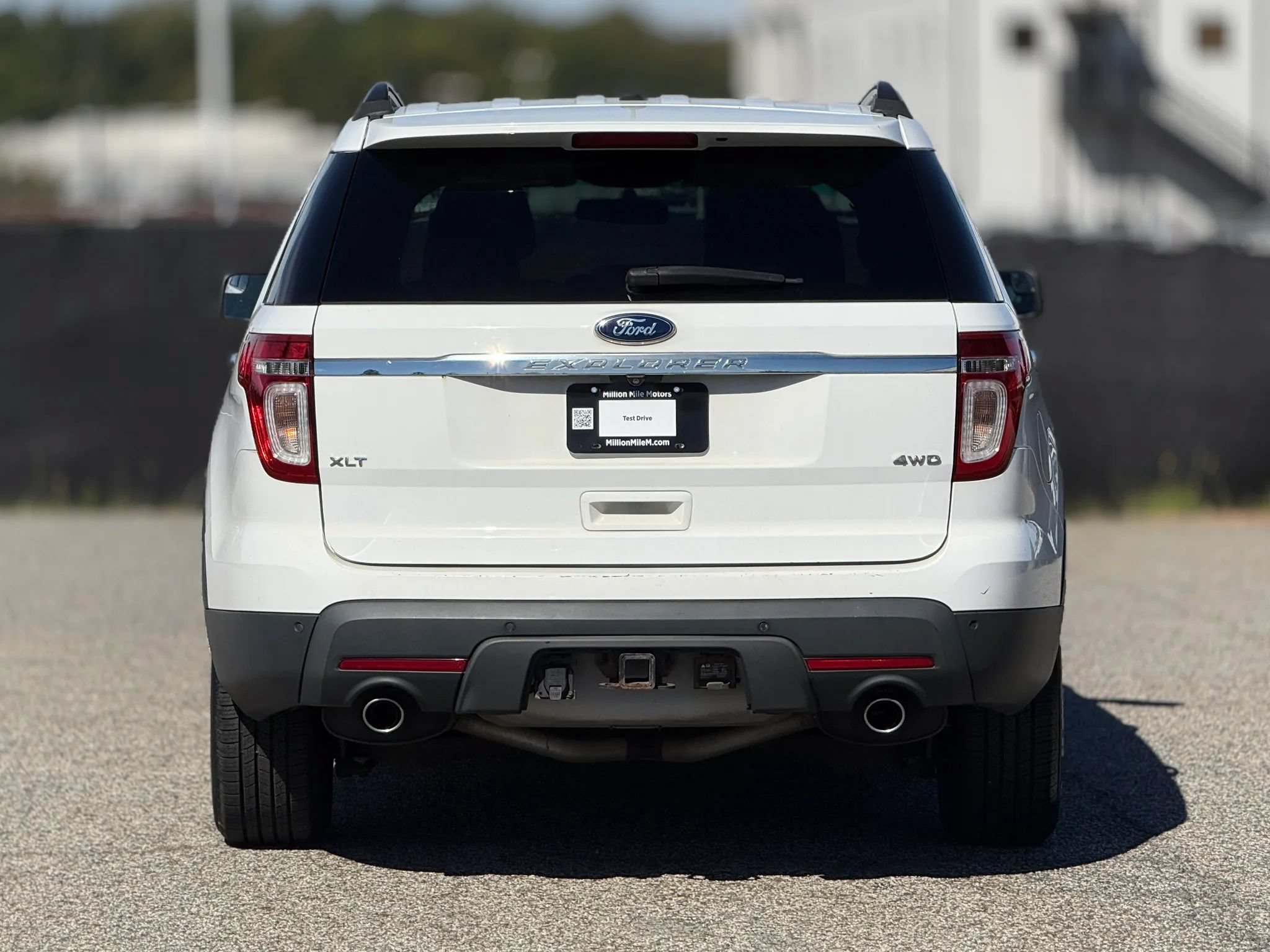 Used 2015 Ford Explorer XLT w/ Equipment Group 202B AWD/4WD image 4