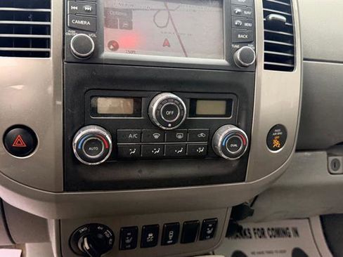 Used 2013 Nissan Frontier SL image 18