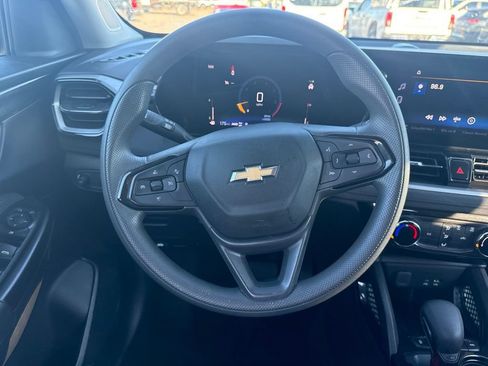 Used 2025 Chevrolet TrailBlazer LT AWD/4WD image 13