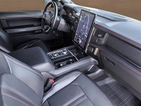 Used 2022 Ford Expedition Limited image 26