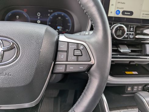 Used 2024 Toyota Highlander Platinum AWD/4WD image 32