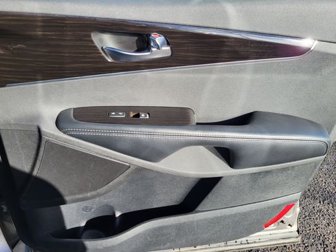 Used 2019 Kia Sorento EX image 18
