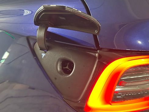 Used 2021 Tesla Model Y Performance image 19