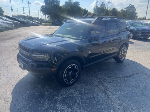Certified 2025 Ford Bronco Sport Outer Banks w/ Outer Banks Tech Package+ AWD/4WD image 4