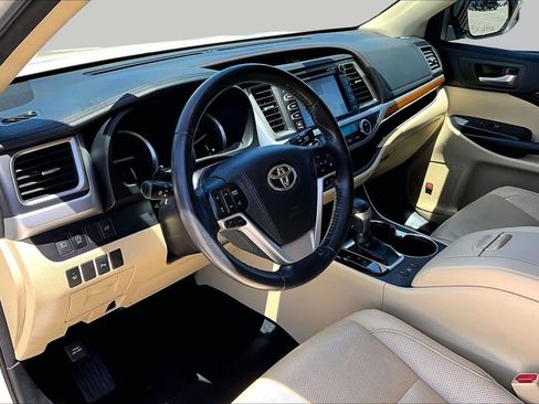 Used 2018 Toyota Highlander Limited FWD image 18