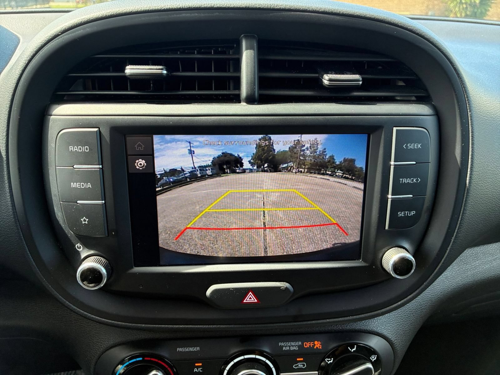 Used 2025 Kia Soul LX w/ LX Technology Package FWD image 21