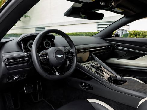 Used 2024 Aston Martin DB12 image 42